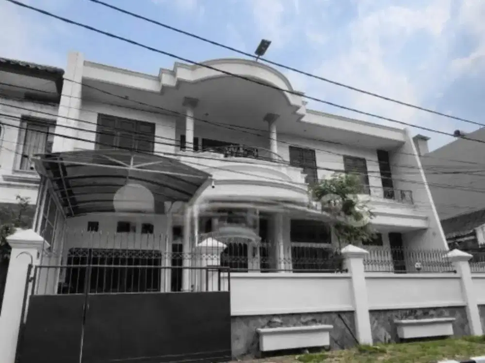 Disewakan Rumah  Rumah 2 Lantai Siap Huni Dan Strategis Di Pulomas