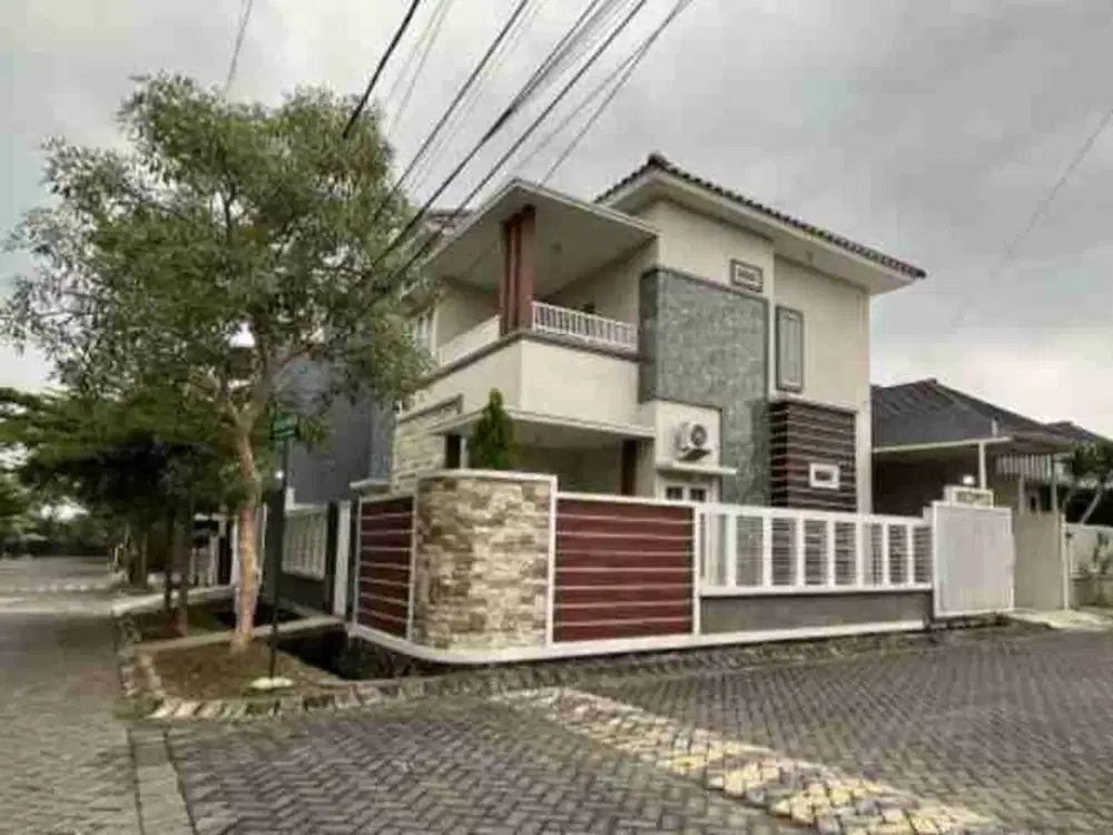 Dijual rumah pojok plus perabot kota jember