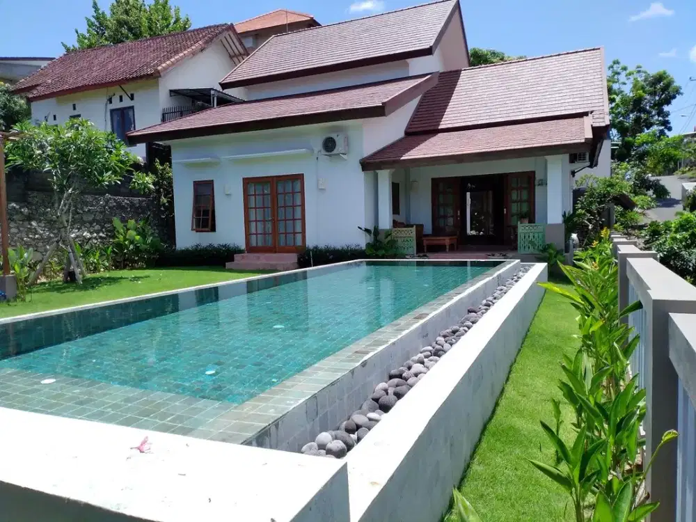 Villa 3 Bedrooms Taman Luas di Jl Taman Giri Jimbaran