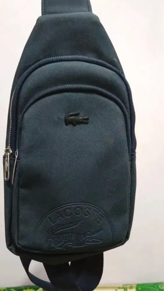 Tas selempang lacoste