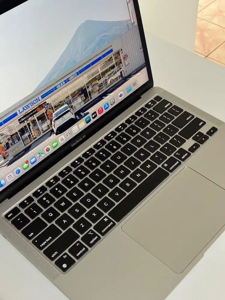 Macbook Air M1 2020 8/256 GB