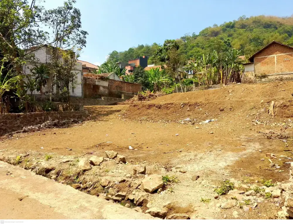 Tanah Kosong Belakang PT Susu Ultra diatas Komplek Lembah Teratai