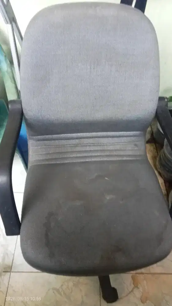 Kursi kantor bekas