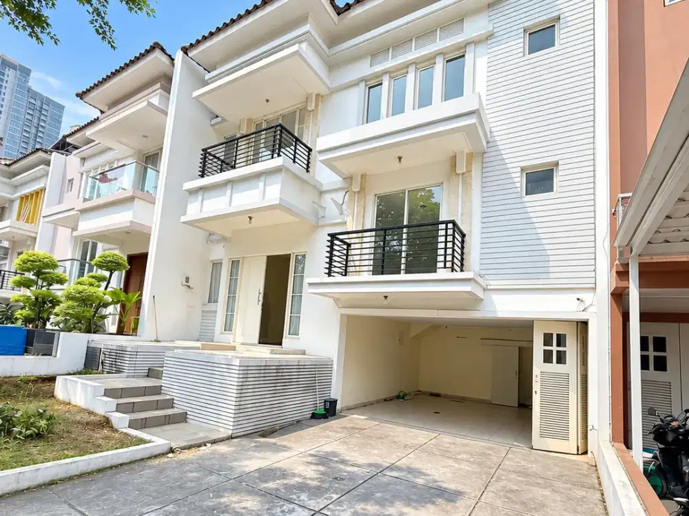 Rumah Gold Coast Avenue 3LT 10x30 300m2 4KT Strategis PIK Pantai Indah Kapuk
