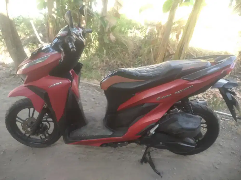 Vario merah 150