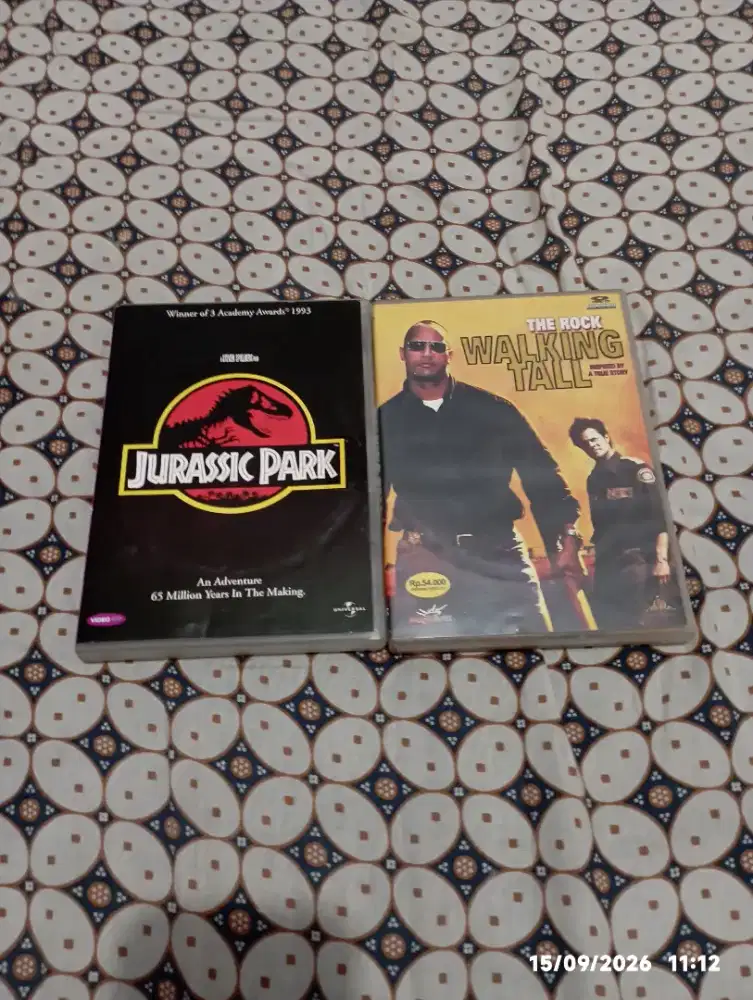 VCD ori jurassic park & walking tall
