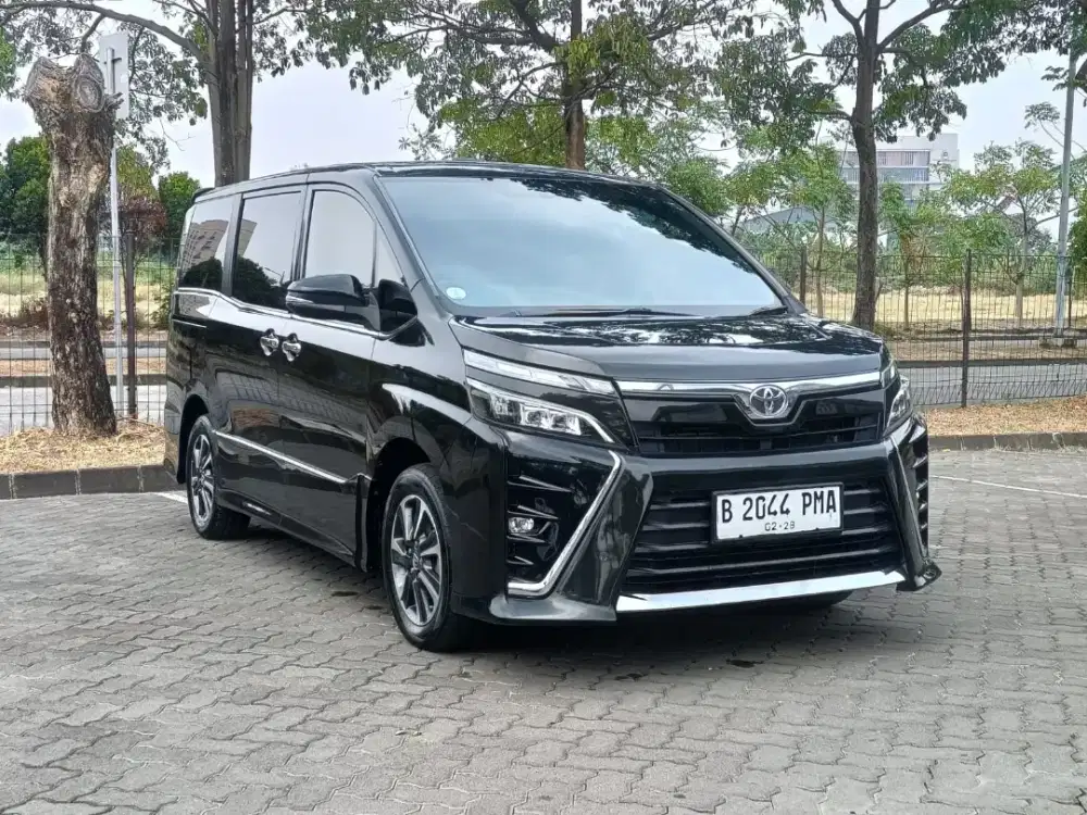 Toyota Voxy 2.0 AT 2017