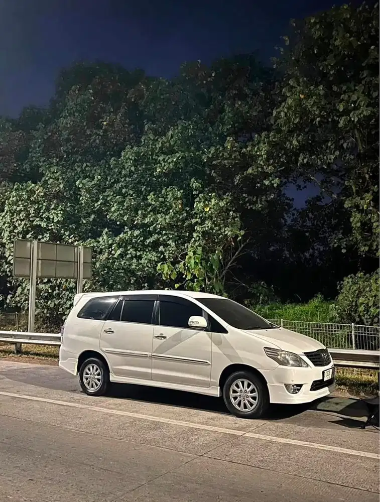 Innova V luxury 2013 Bensin
