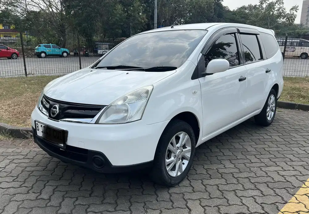 Nissan Grand Livina SV AT 2012 Putih