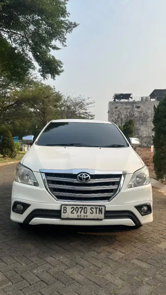 Innova G 2.5 M/T 2014 white