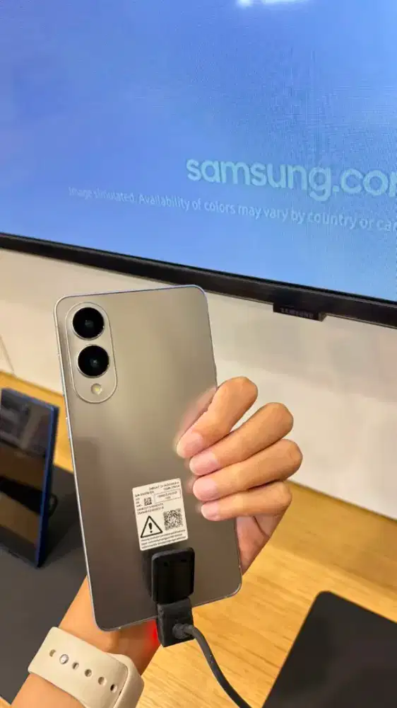 Promo Samsung Galaxy S25 Edge, cicilan cukup pakai KTP bunga 0%