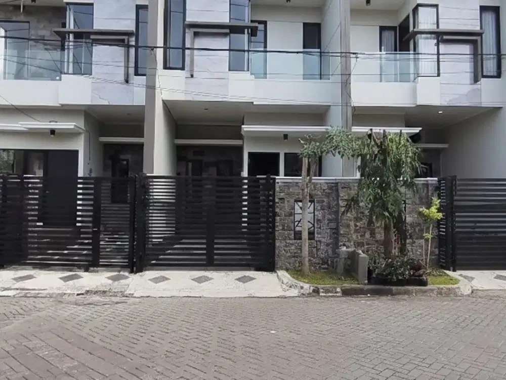 Rumah Mulyosari Prima Utara Minimalis Row jalan 3 mobil