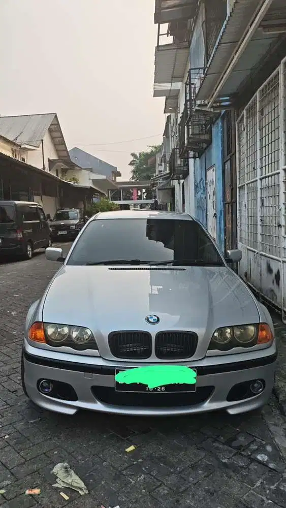 BMW 318i 2001 Bensin