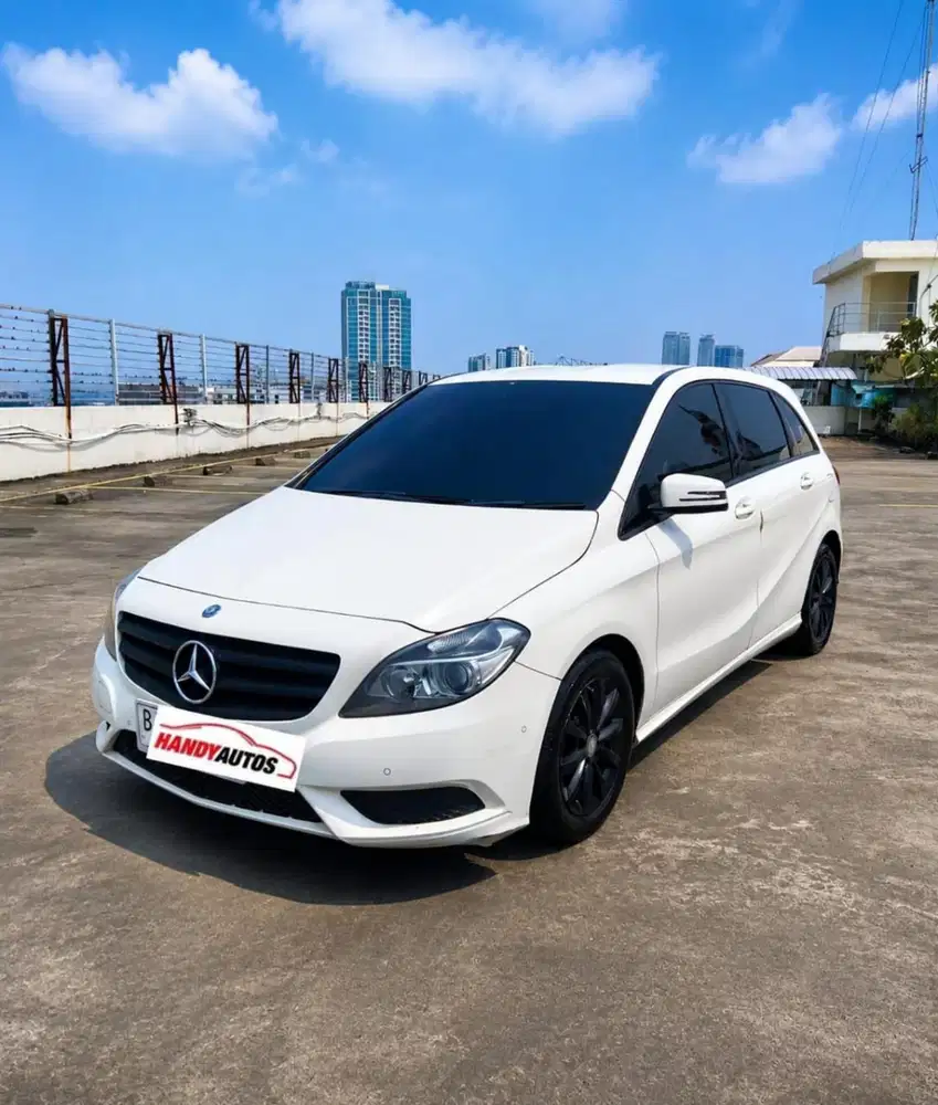 Mercedes Benz B200 Tahun 2013 Automatic Putih