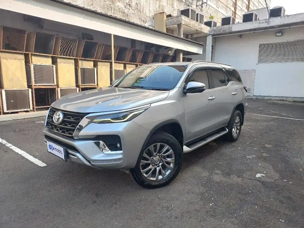 LOW DP Toyota Fortuner 2.4 4x2 VRZ Solar-AT 2021 UJW