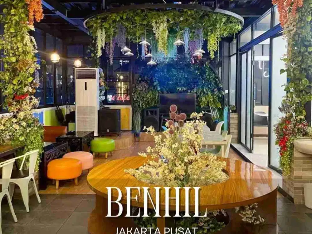 DIJUAL GUESTHOUSE ADA ROOFTOP CAFE, POSISI HOEK DI BENHIL JAKARTA PUSAT