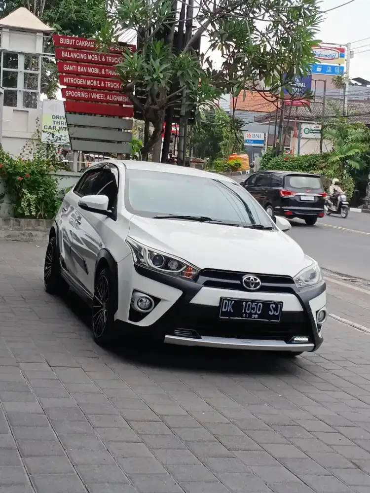 YARIS TRD HYKER MANUAL GANTENG ASLI BALI TANGAN PERTAMA