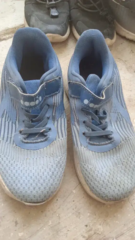 Sepatu anak runing