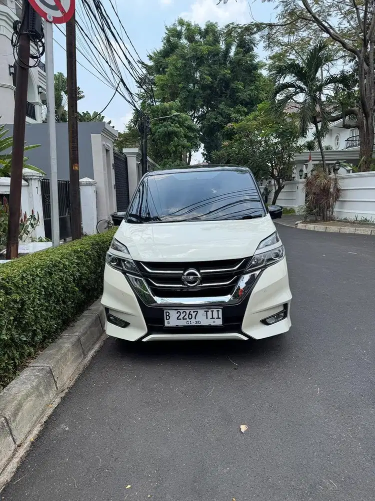 Low km harga termurah!!serena hws two tone 2019/2020