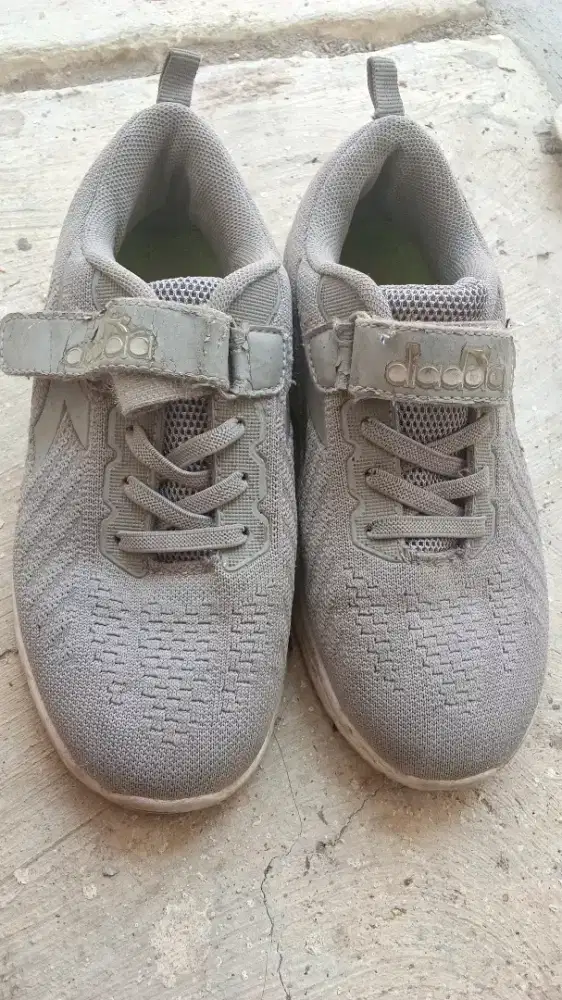 Sepatu fashion anak