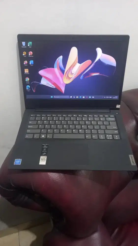 Laptop lenovo slim 3 4/512gb ssd