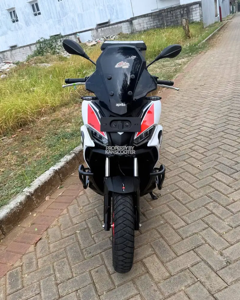 APRILIA SR GT 200 2025