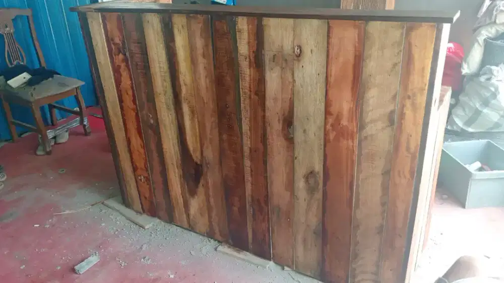 Meja kasir kayu