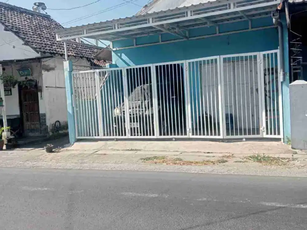 jual rumah + toko bagus untuk  usaha  di ngudirejo diwek