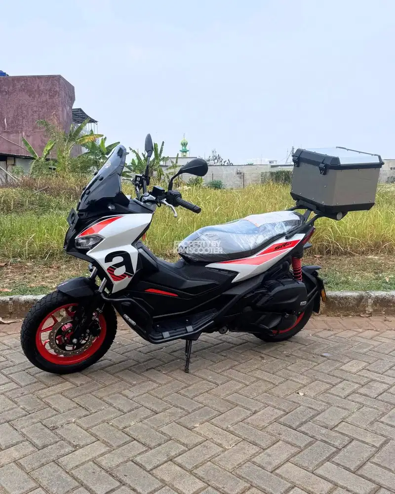 APRILIA SR GT 200 2025 BERGARANSI