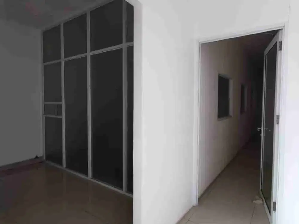 Disewakan rumah 3,5 lt 5 x 20 m2 di Muara Karang unfurnished, ada 3+1 kt 3 km, row jalan 1 mobil, siap huni!! Ayo survei & nego yuk!!