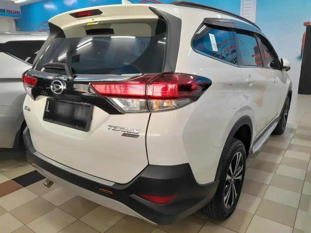 Daihatsu Terios R Deluxe 2021 Putih Automatic
