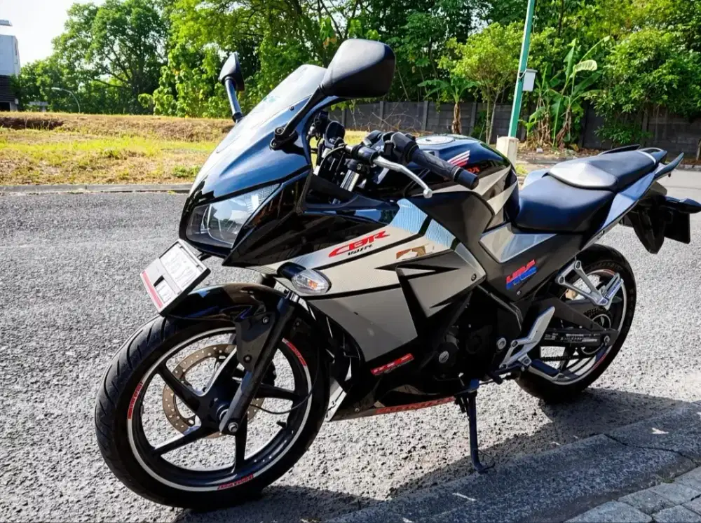 Honda cbr 150r tahun 2014