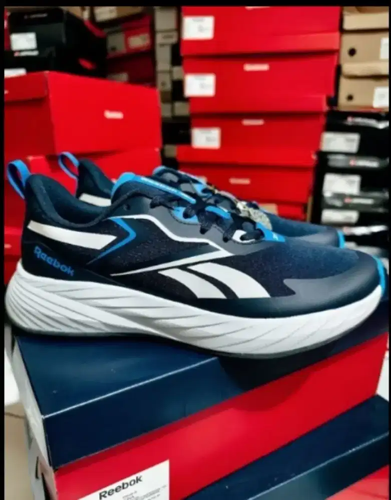 Sepatu  Reebok size 42 original murah
