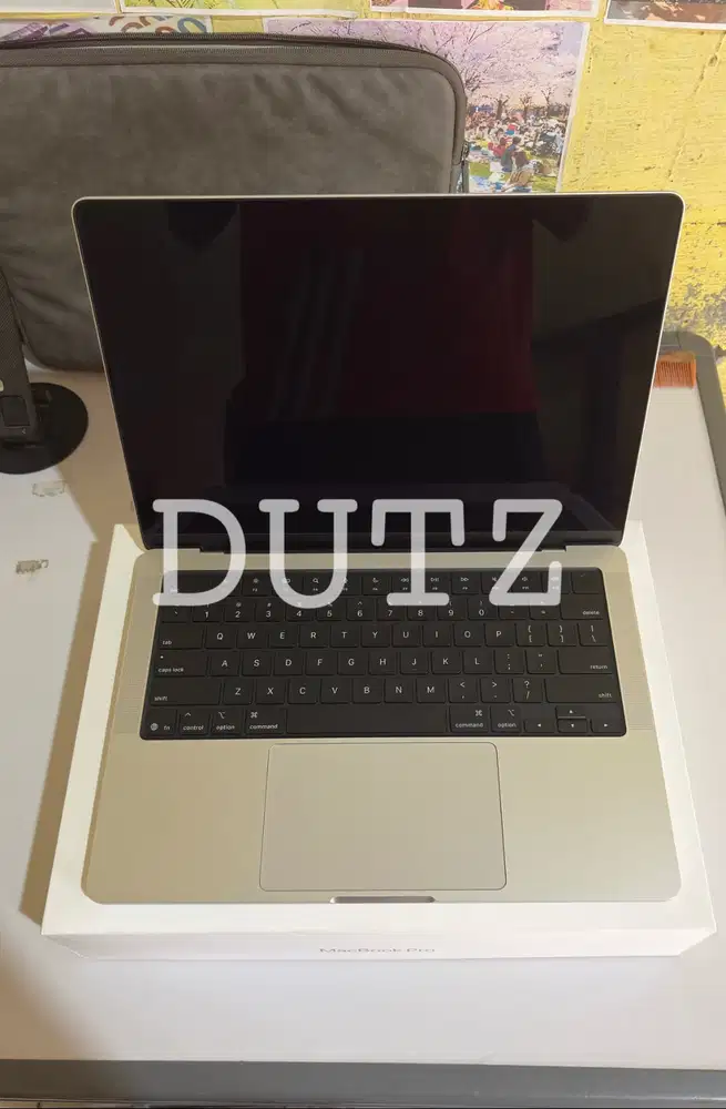 Jual macbook pro m5 24 GB / 1TB