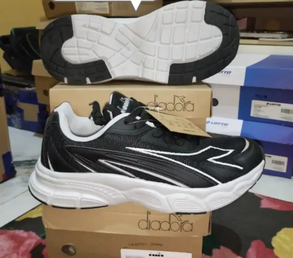 Sepatu hitam diadora run size 42 murah