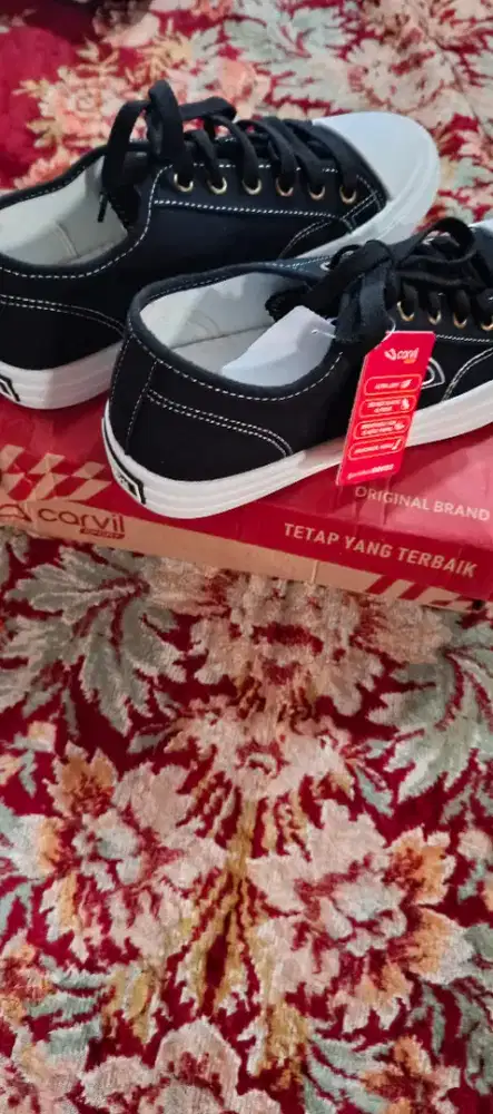 Sepatu Carvil Canvas