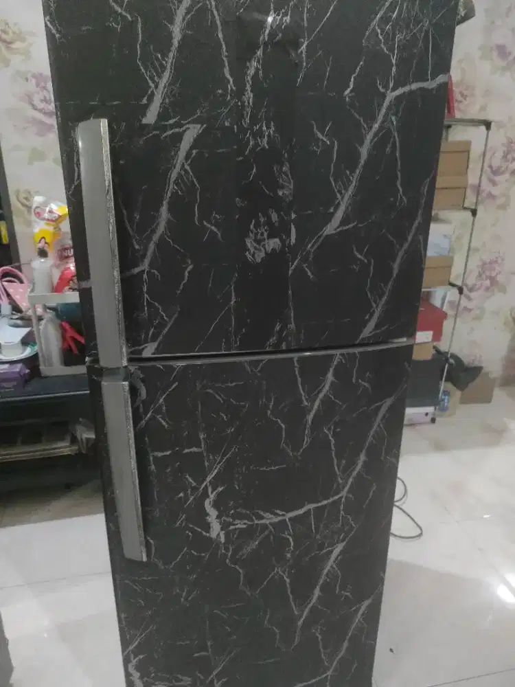 Kulkas 2 pintu merk LG siap pakai