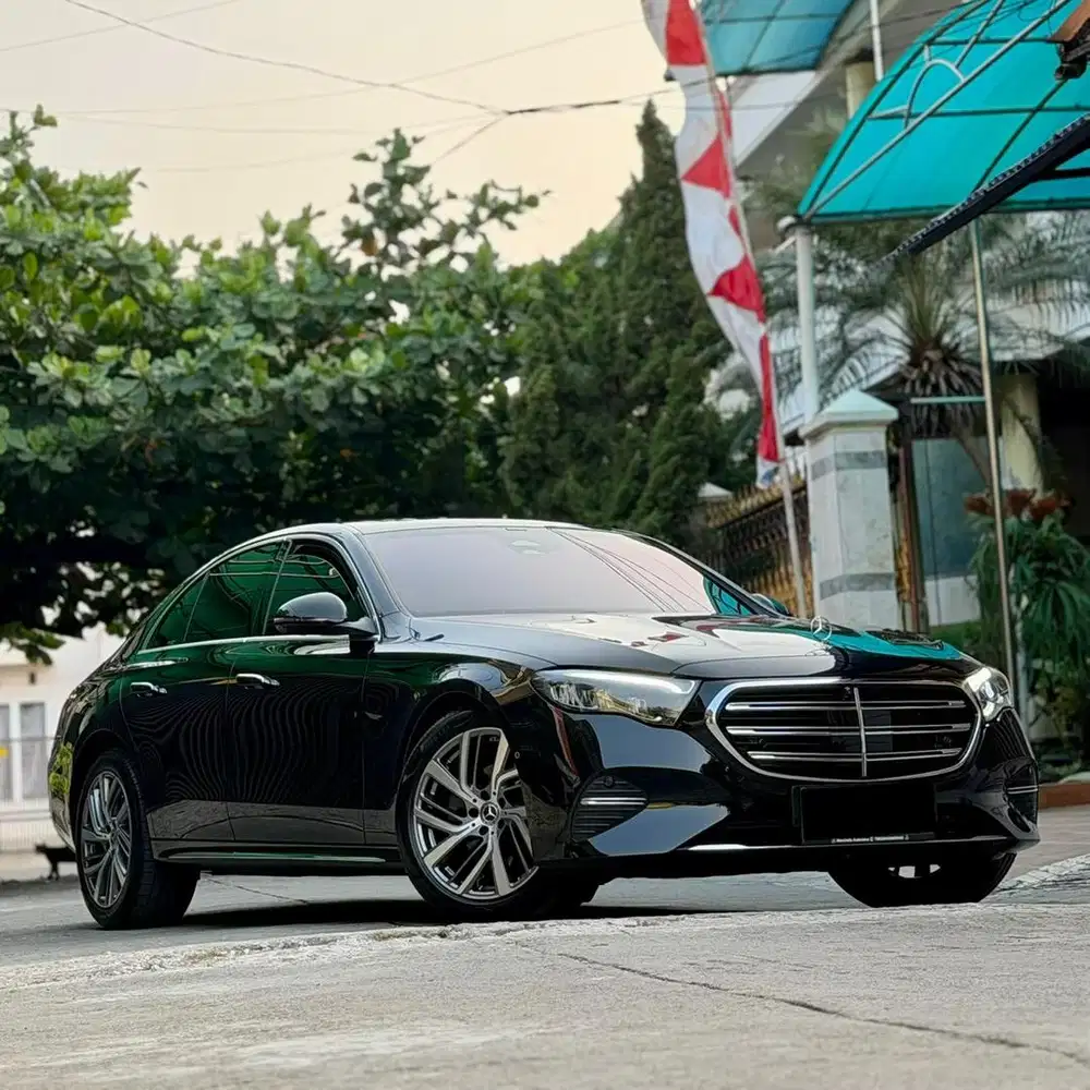 Mercedes-Benz E200 Exclusive Line 2025 Back Low Milleage Like New