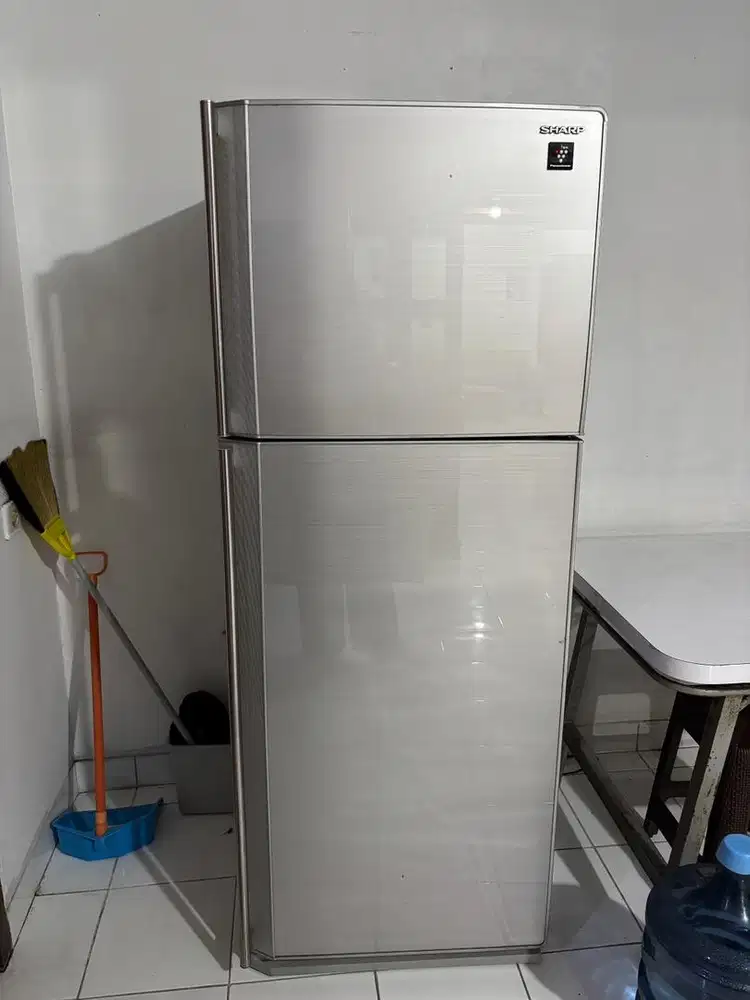 Jual Kulkas 2 pintu shrap kondisi rusak freezer saja