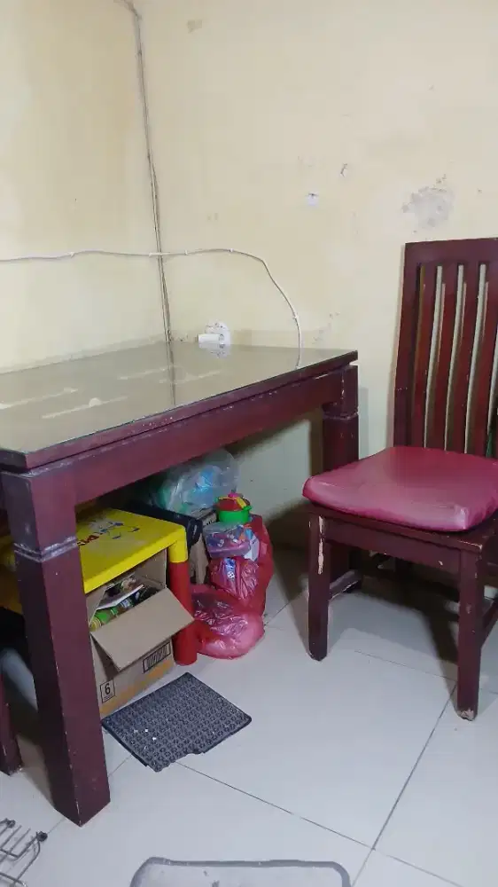 Set Meja Makan Kayu Mahoni Top Kaca Kerang + 4 Kursi 
​