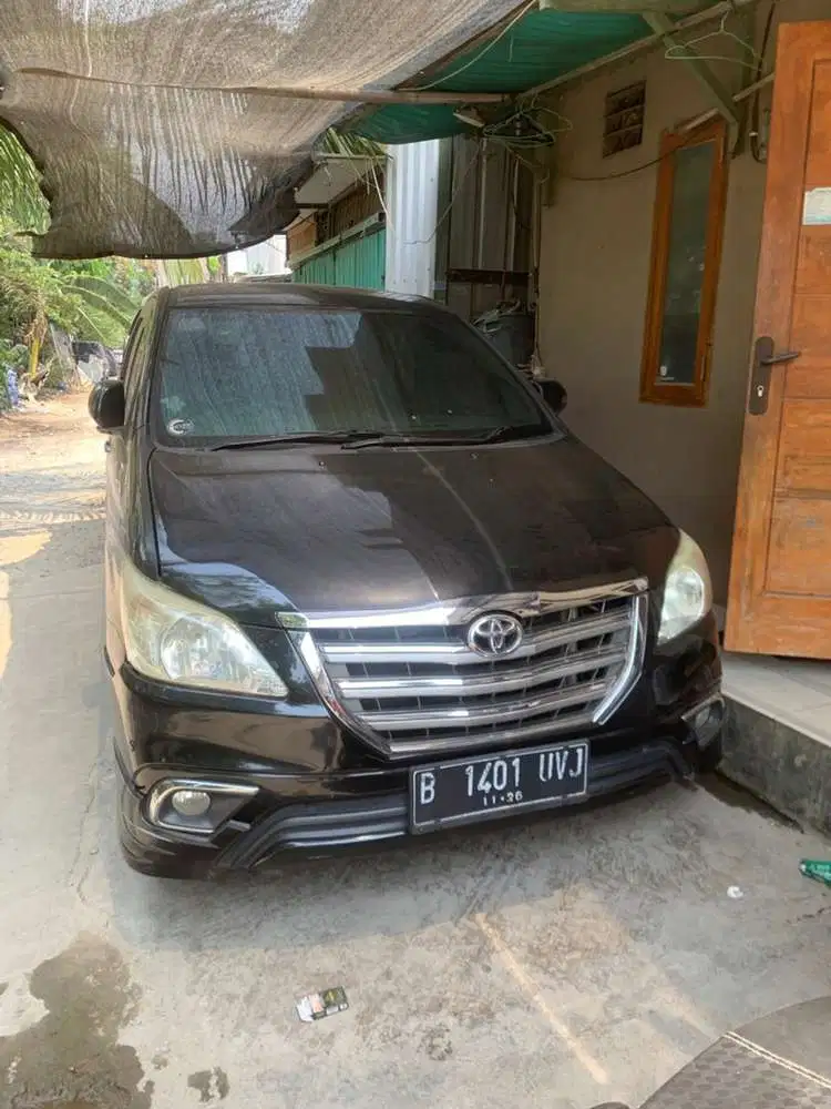 Toyota Kijang Innova v luxury 2013 Bensin