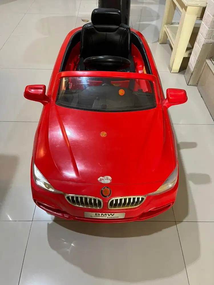 Mobil2an anak bmw merah