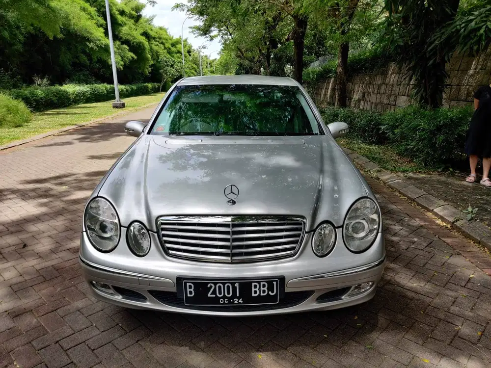 Mercedes Benz E260 2004 silver grey abu jual mercy elegend  2003/2005
