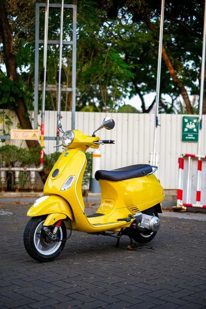 VESPA LX 150 2VIE TAHUN 2012