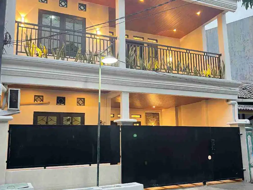 Dijual rumah 2 lantai siap huni dan lokasi sangat strategis