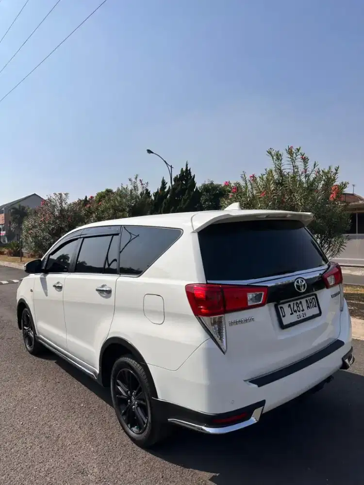 Innova Venturer Matic Bensin 2019