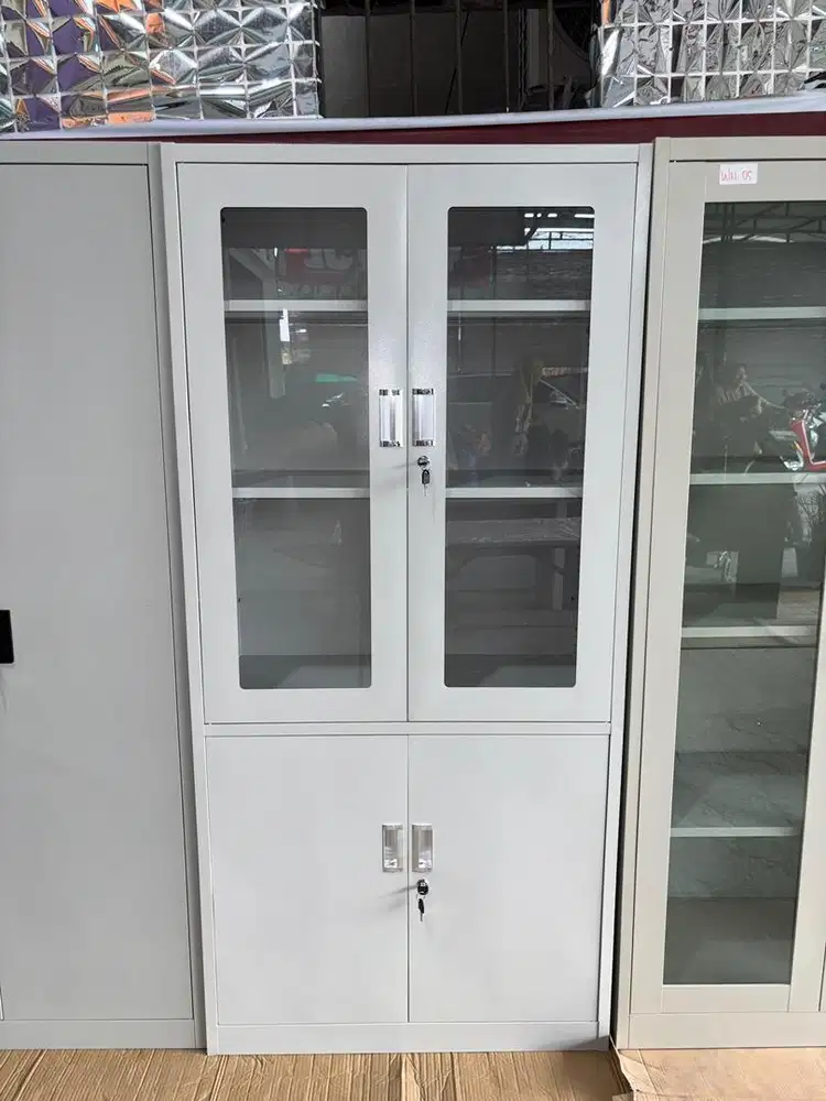 LEMARI ARSIP BESI 1/2 KACA