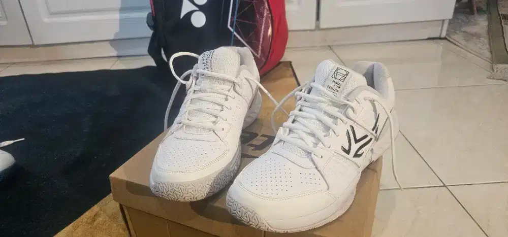 Sepatu badminton tennis