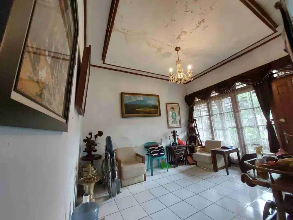 Rumah Klasik Strategis di Salendro Turangga Bandung
