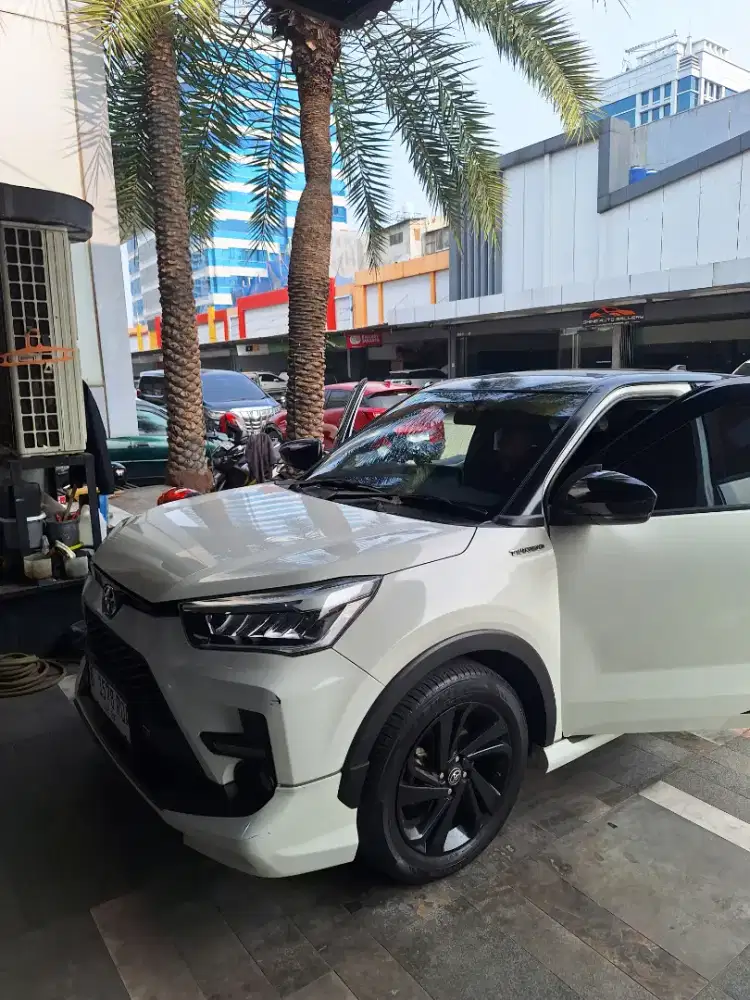 Toyota Raize Turbo 1.0 GR 2023 Putih